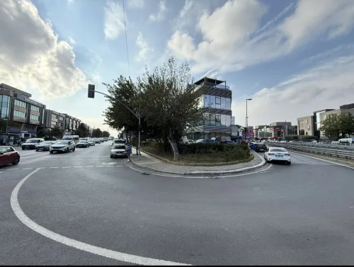 Üsküdar Altunizade Muhteşem Konumda 1 Yılık Satılık Plaza